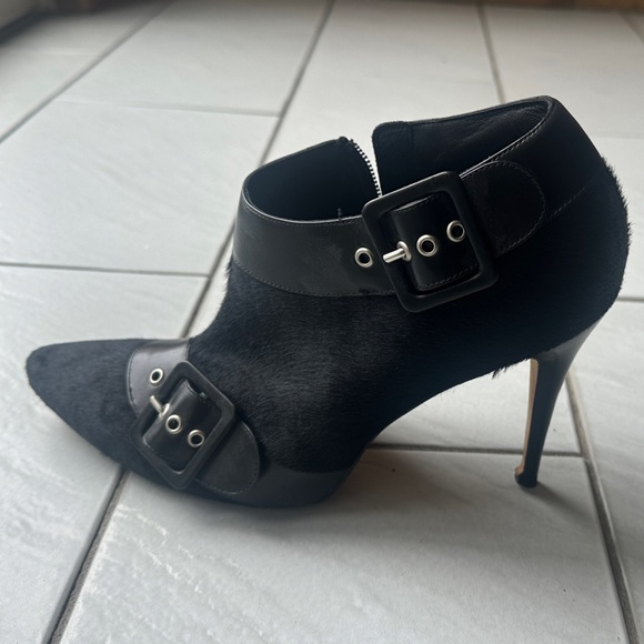 Manolo Blahnik Black Pointed Toe Buckle Stiletto Bootie - Picture 3 of 7